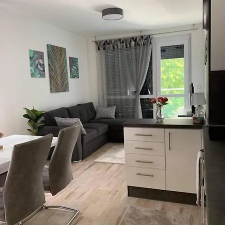 Marcipan アパート バラトンレッレ